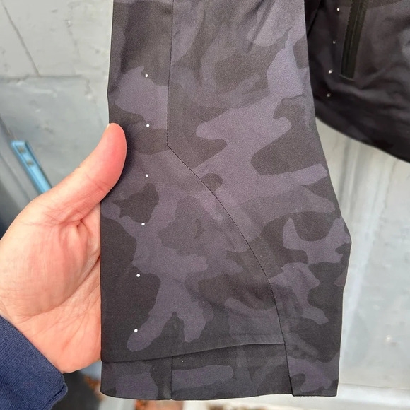 Lululemon The Rain Is Calling Jacket, size 6 - Picture 6 of 16